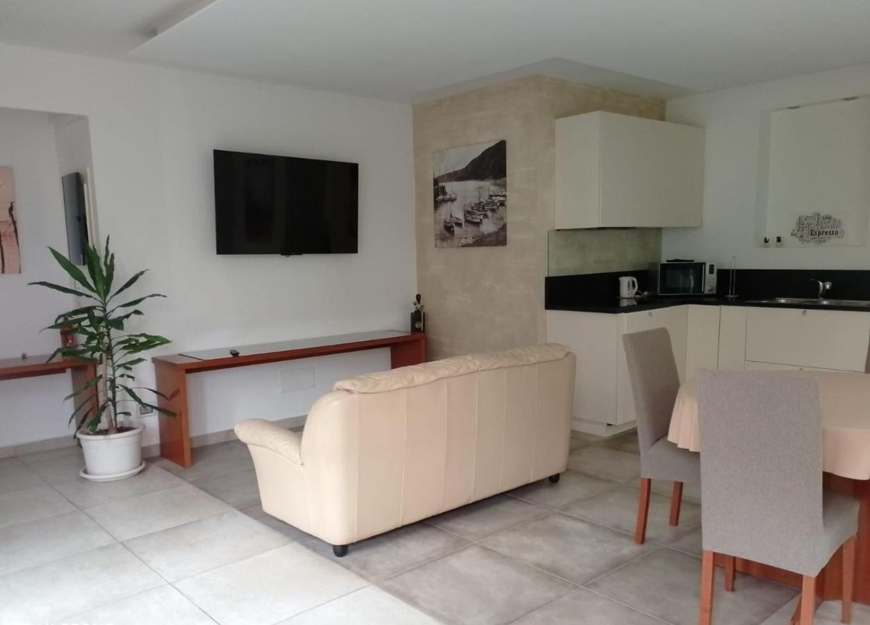 Suite Mimosa Con Piscina - Affitti Brevi Italia Σιρμιόνε Εξωτερικό φωτογραφία